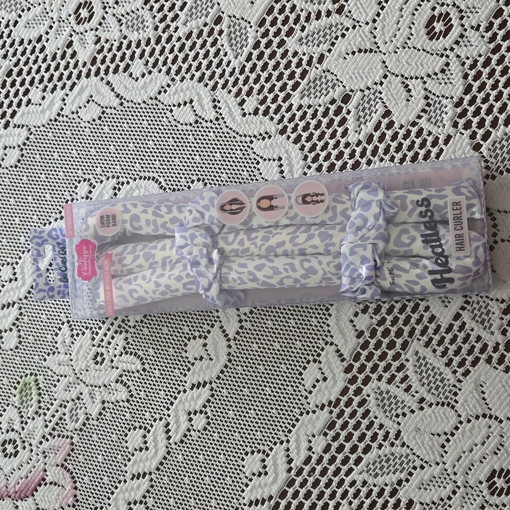 NIB Heatless satin curlers with scrunchies